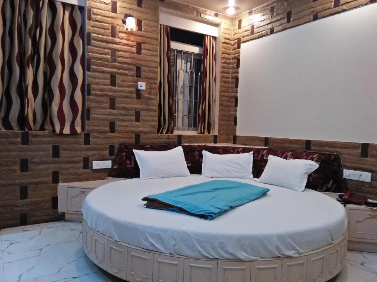 Hotel Blue Bird Colaba Mandve Exteriér fotografie