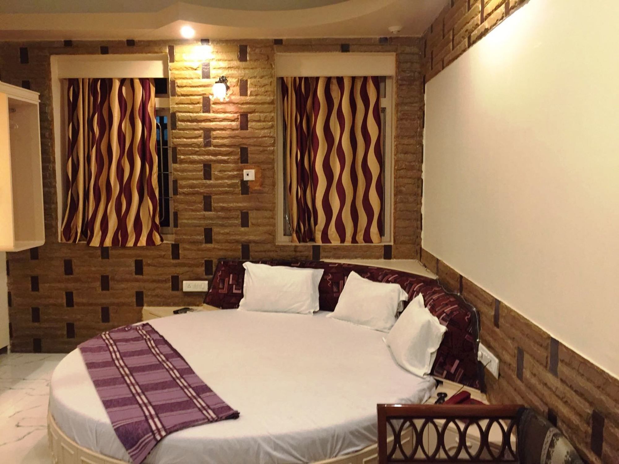 Hotel Blue Bird Colaba Mandve Exteriér fotografie
